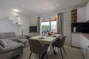Appartement familial, plusieurs chambres, face Ă la mer (Sea and Silence) | Salle Ă manger