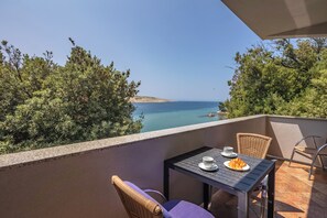 Family Apartment, Multiple Bedrooms, Sea Facing (Sea Dream) | Outdoor dining - Apartmani Mira Gabric Lopar (Lopar)