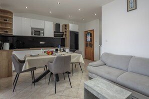 Family Apartment, Multiple Bedrooms, Sea Facing (Sea and Silence) | Interior - Apartmani Mira Gabric Lopar (Lopar)