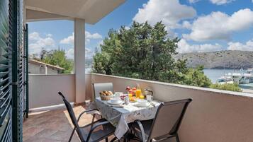 Family Apartment, Multiple Bedrooms, Sea Facing (Waves And Peace) | Outdoor dining