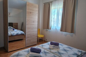 Apartamento familiar, 1 habitación, mirando al mar (Sunset By The Sea) | 2 dormitorios, wifi gratis, ropa de cama