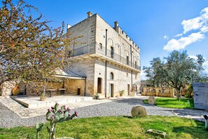 Front of property - Masseria Antoglia (Villa Castelli)