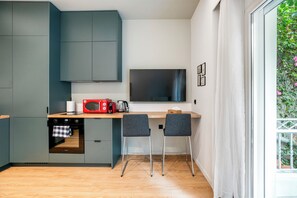 Studio, 1 Double Bed, Balcony, City View | In-room dining - Lyndon Deluxe Studio Athens Escape (Athens)