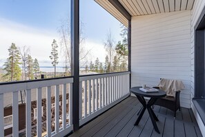 Balcony - Spacious 2BR Cabin at Riihivuori Peak (Muurame)