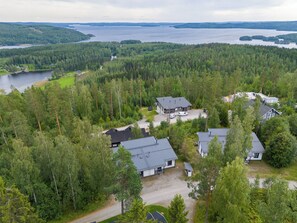 Front of property - Spacious 2BR Cabin at Riihivuori Peak (Muurame)