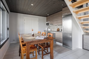 Superior Duplex, Multiple Beds, Partial Lake View, Slope side | Dining room