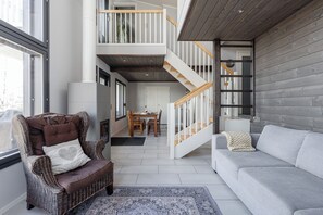 高级复式, 多张床, 部分湖景, 山坡 | 客厅