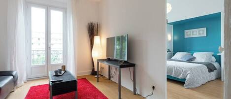 8 chambres, fer et planche à repasser, Wi-Fi, draps fournis