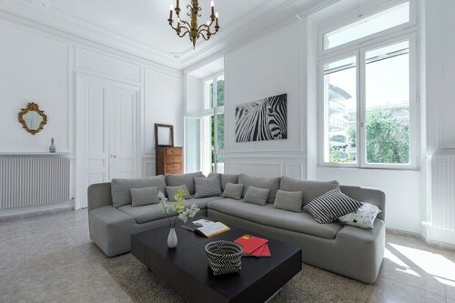 Villa with Garden 200m from the sea