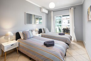 Departamento | 2 habitaciones y tabla de planchar con plancha