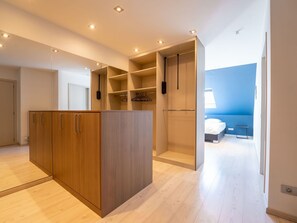 2 bedrooms, travel cot, free WiFi