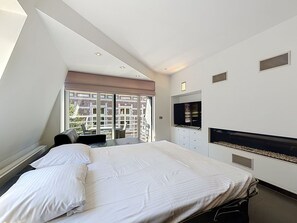 2 bedrooms, travel cot, free WiFi