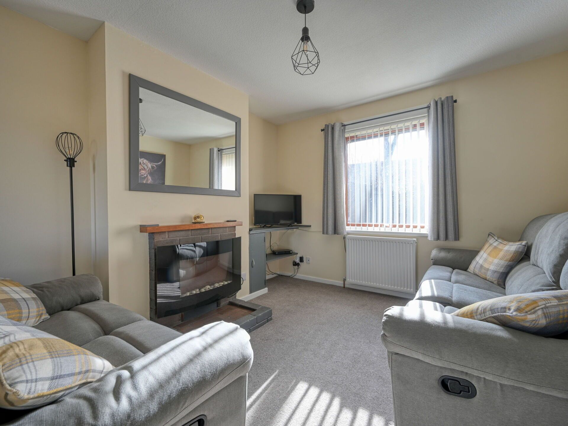 Appartement, Meubles, Zone Résidentielle, Balcon, Condominium, Chaise, Ombre, Recours, Côte, Hôtel