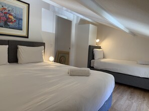 2 chambres, fer et planche à repasser, Wi-Fi gratuit, draps fournis