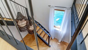 Interior - Lovely apartment for 6 guests with WIFI, pool, A/C, TV and terrace (Rijeka)