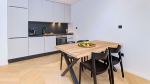 Dining - Lovely apartment for 6 guests with WIFI, pool, A/C, TV and terrace (Rijeka)
