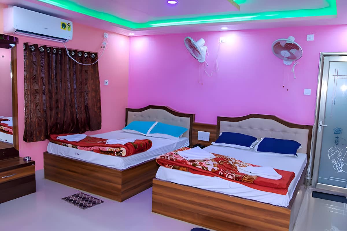 Family Room | Free WiFi, bed sheets