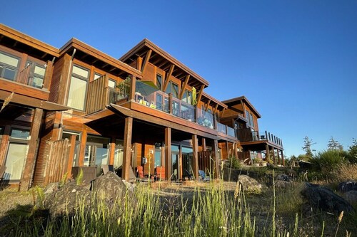 Big Beach Escape – Waterfront Condo Steps to Big Beach & Wild Pacific Trail