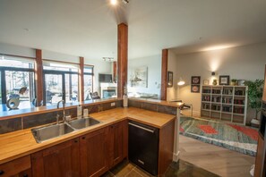Dishwasher, coffee/tea maker, dining tables - Big Beach Escape - Sleeps 6 - Pet Friendly! (Ucluelet)