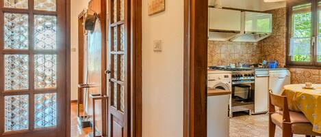 Oven, dishwasher, high chair