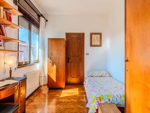 2 bedrooms, travel crib, free WiFi - Cosy apartment for 3 people with WIFI, TV and terrace (Dongo)