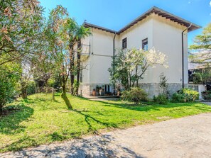 Exterior - Cosy apartment for 3 people with WIFI, TV and terrace (Dongo)
