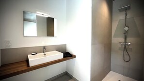 Een douche, een haardroger
