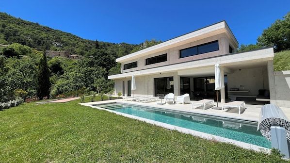Outdoor pool, a heated pool