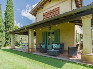 Terrace/patio - Wonderful private villa for 10 guests with WIFI, A/C, private pool, TV, patio and pets allowed (Camaiore)