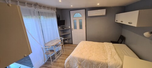 Charming Studio with Private Terrace in a Quiet Area - Urban Escape Guaranteed!
