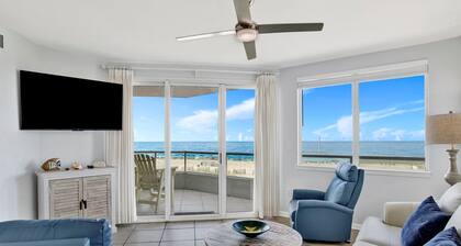 Cozy 2nd floor Pet Friendly Beachfront Oasis