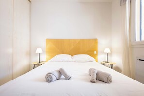 1 habitación, tabla de planchar con plancha, wifi y ropa de cama