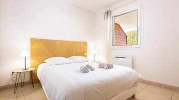 1 slaapkamer, een strijkplank/strijkijzer, wifi, beddengoed