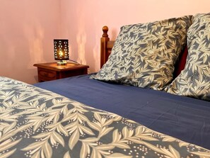 2 makuuhuonetta, silitysrauta/-lauta, vuodevaatteet