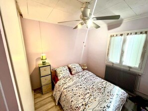 2 bedrooms, WiFi, bed sheets