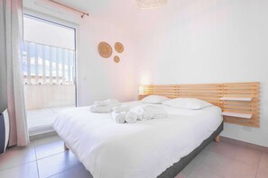 2 bedrooms, iron/ironing board, WiFi, bed sheets