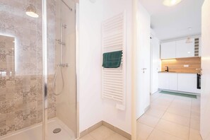 Shower, hair dryer, towels, shampoo