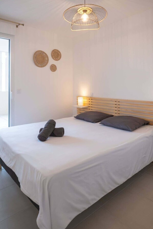2 bedrooms, iron/ironing board, WiFi, bed sheets