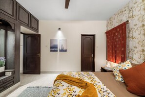 4 habitaciones, tabla de planchar con plancha, wifi y ropa de cama 