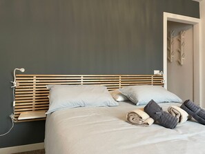 Dobbeltrom – comfort, bakgårdsutsikt | Skrivebord, skrivebord for bærbar PC og wi-fi (inkludert)