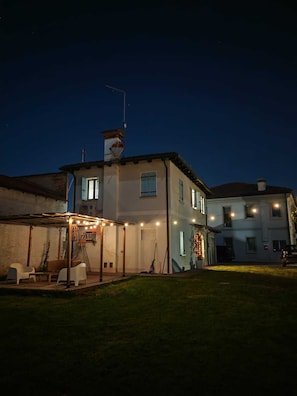 Fasade – kveld/natt