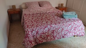 1 chambre, bureau, literie fournie