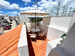 Apartment | Outdoor dining