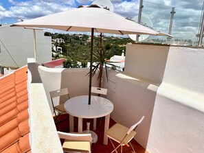 Apartment | Outdoor dining