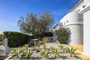 Villa | Garden