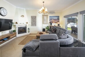 Villa | Living room - Villa in Coastal Town of Carvoeiro, Algarve (Lagoa)