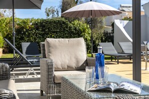 Villa | Terrace/patio - Villa in Coastal Town of Carvoeiro, Algarve (Lagoa)