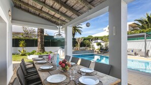Unclassified image, 2 of 30, button - Villa in Coastal Town of Carvoeiro, Algarve (Lagoa)