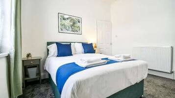 3 bedrooms, iron/ironing board, WiFi, bed sheets