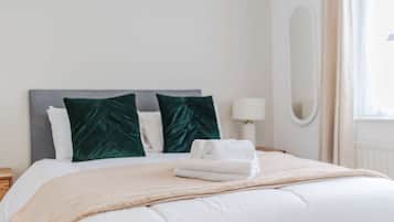 3 bedrooms, iron/ironing board, WiFi, bed sheets